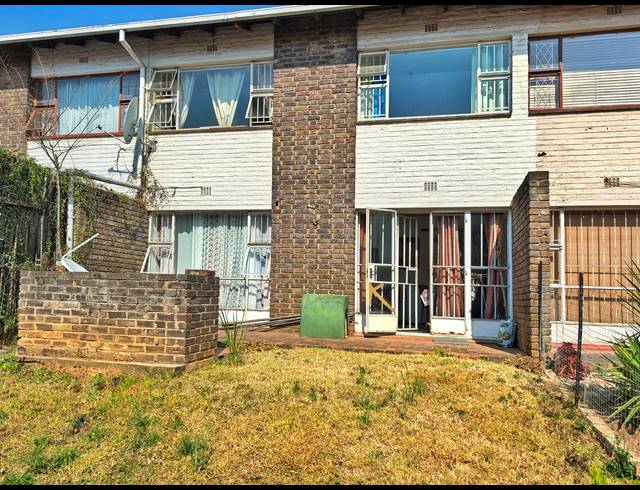 3 BEDROOM DUPLEX FOR SALE IN WINDSOR WEST